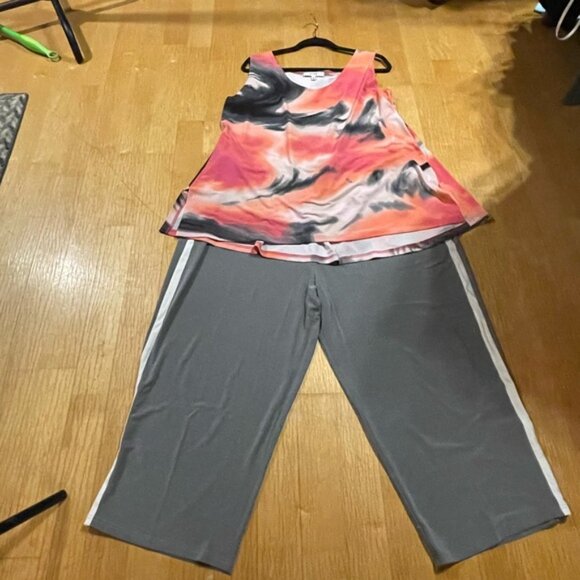 Sympli Gray Cropped Pants with White Stripe - Picture 6 of 8